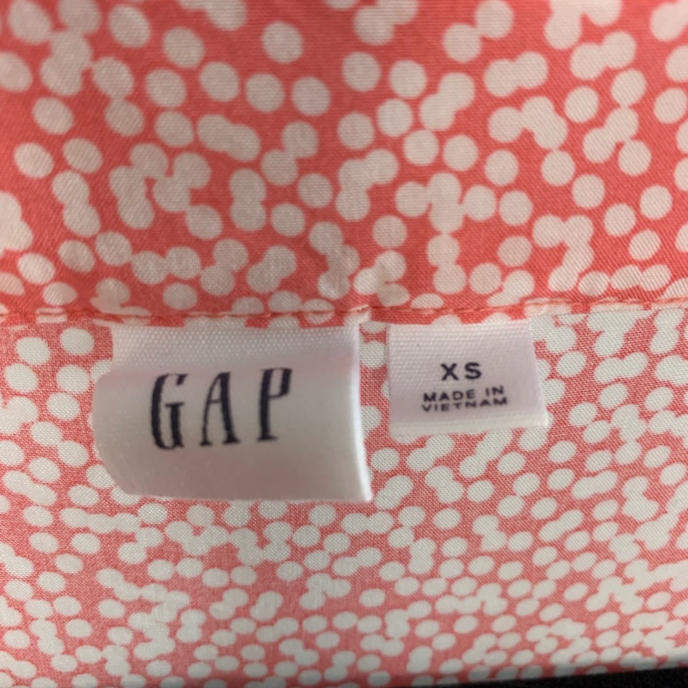 GAP Patterned V-Neck Blouse - Picture 3 of 5